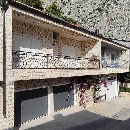 אומיס Apartment Adrian מראה חיצוני תמונה