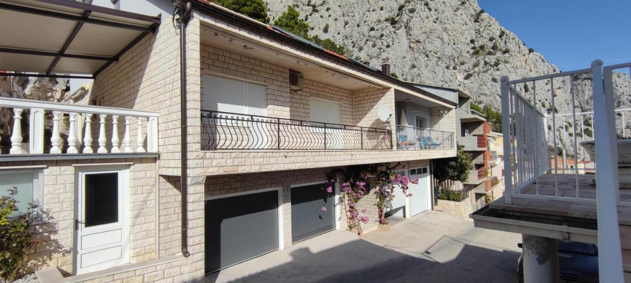 אומיס Apartment Adrian מראה חיצוני תמונה