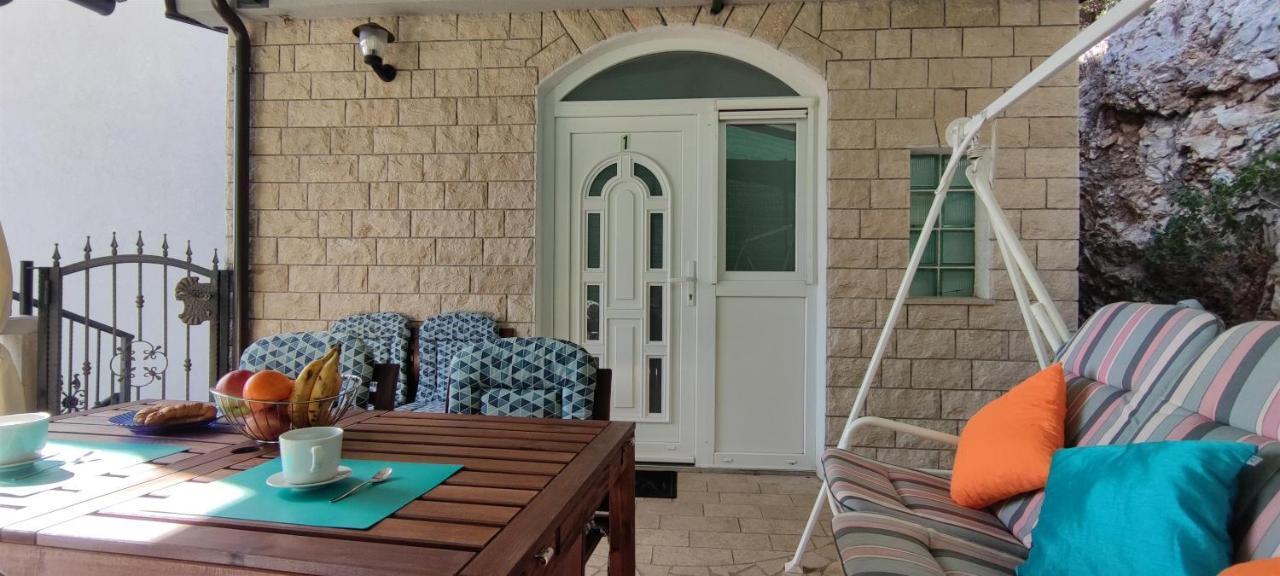 אומיס Apartment Adrian מראה חיצוני תמונה