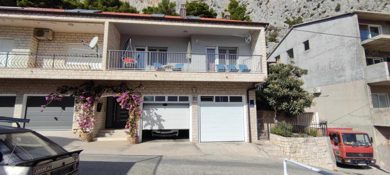 אומיס Apartment Adrian מראה חיצוני תמונה