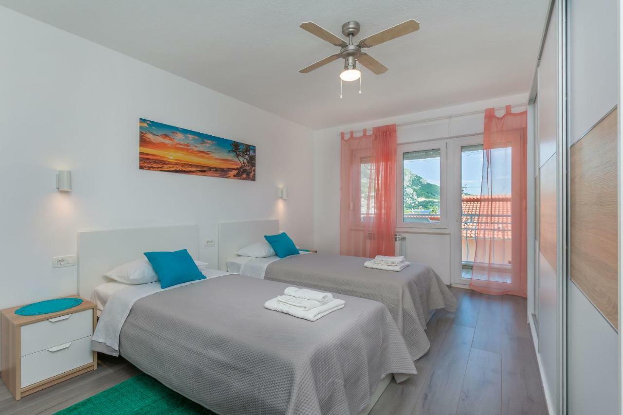 אומיס Apartment Adrian מראה חיצוני תמונה