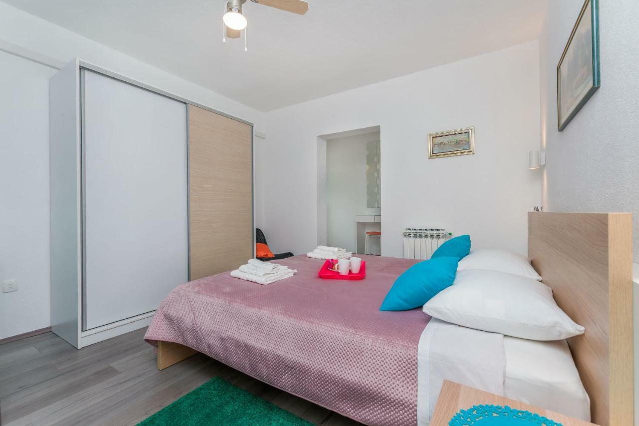 אומיס Apartment Adrian מראה חיצוני תמונה