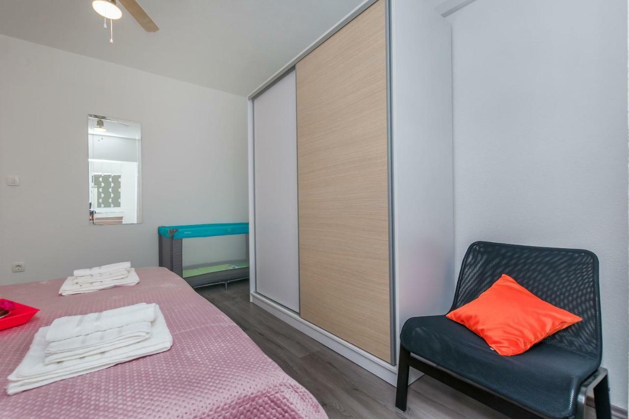 אומיס Apartment Adrian מראה חיצוני תמונה