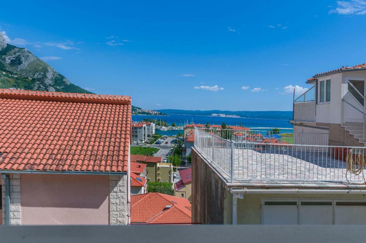 אומיס Apartment Adrian מראה חיצוני תמונה