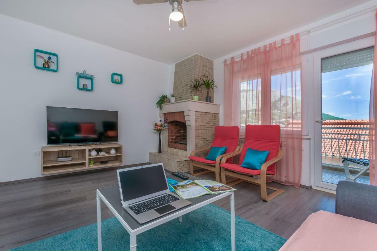 אומיס Apartment Adrian מראה חיצוני תמונה