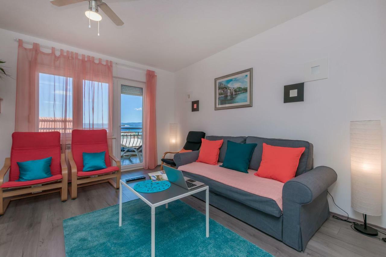 אומיס Apartment Adrian מראה חיצוני תמונה