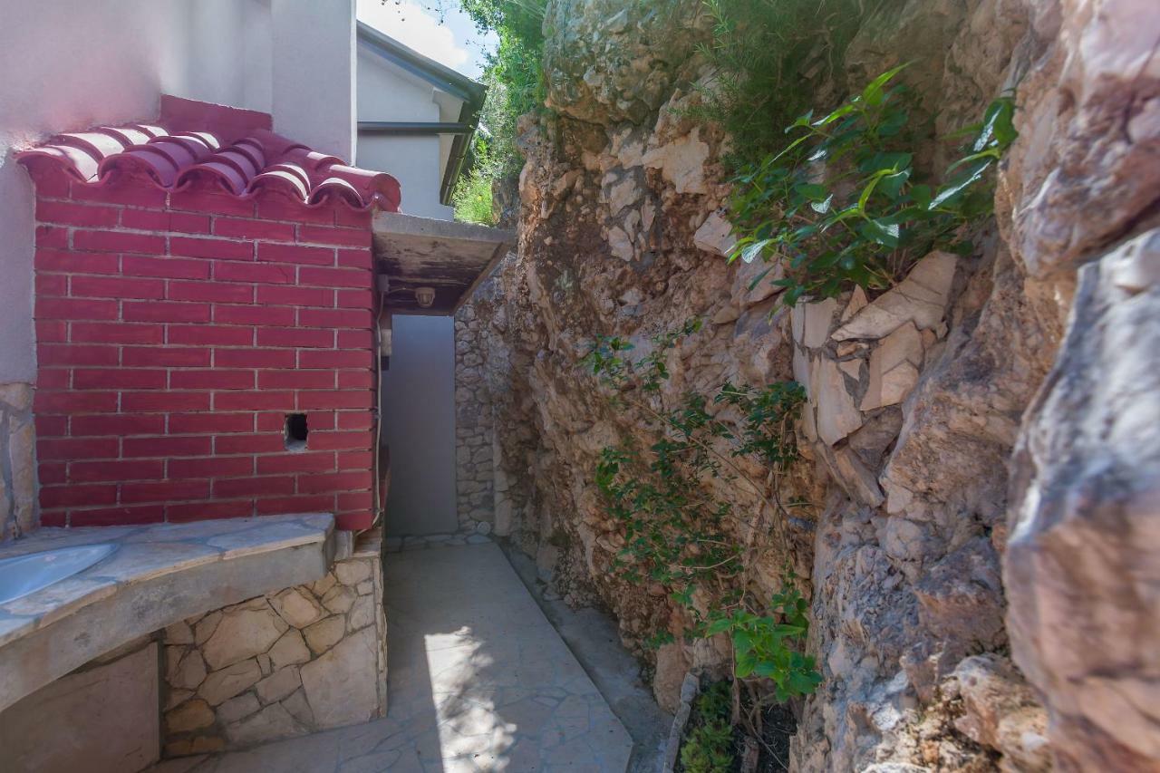 אומיס Apartment Adrian מראה חיצוני תמונה
